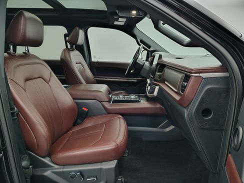 Used 2022 Ford Expedition Limited image 31
