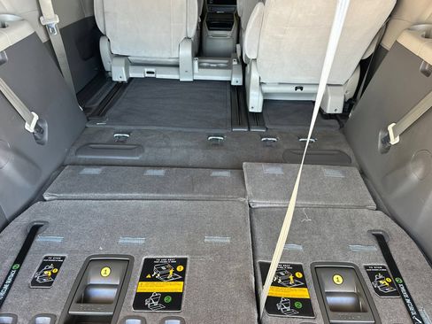 Used 2012 Toyota Sienna LE FWD image 12