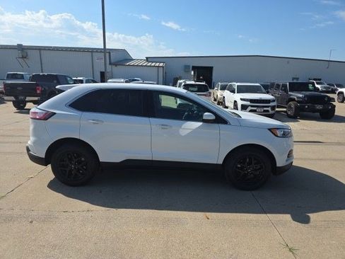 Used 2024 Ford Edge SEL AWD/4WD image 9