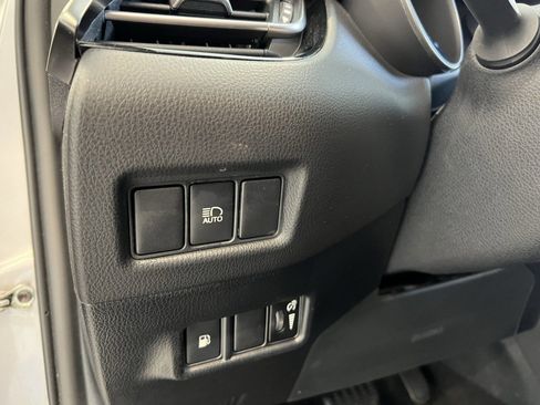 Used 2018 Toyota C-HR XLE image 16