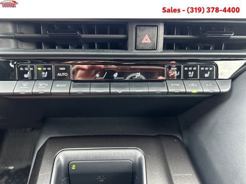 Certified 2025 Toyota Crown Signia image 28