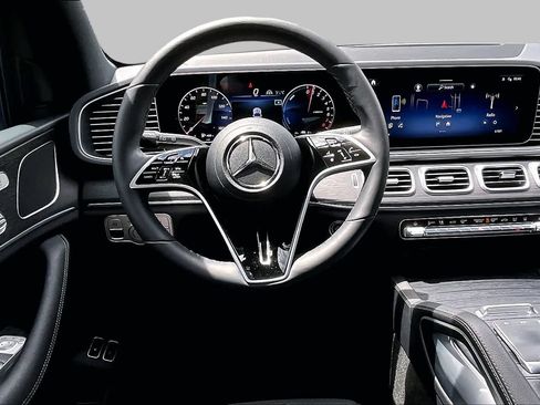 Used 2025 Mercedes-Benz GLE 450e 4MATIC image 6