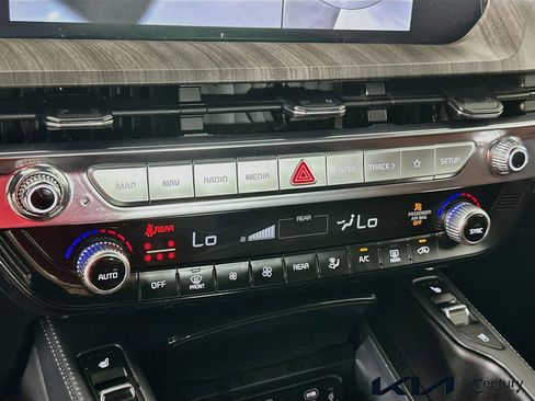 Certified 2025 Kia Telluride SX w/ SX Captain's Chair Package FWD image 16