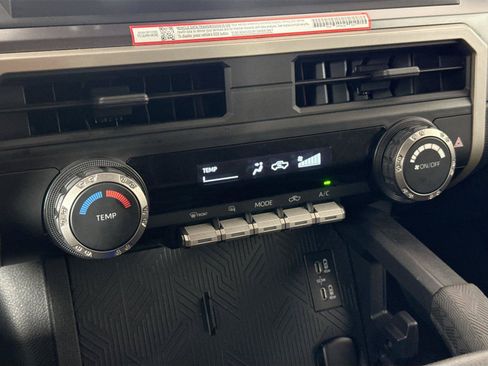 Certified 2025 Toyota Tacoma SR5 AWD/4WD image 24