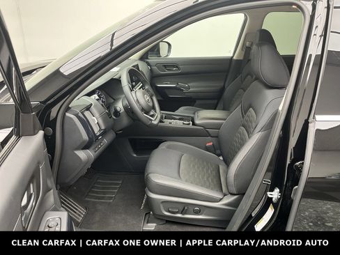 Used 2025 Nissan Pathfinder SV image 3