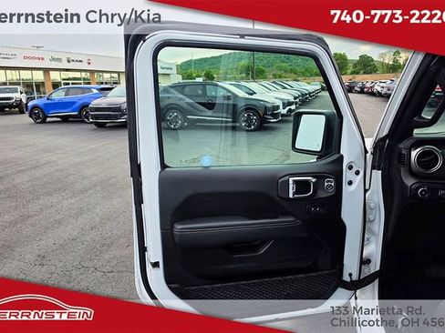 Used 2023 Jeep Wrangler Unlimited Sahara AWD/4WD image 13