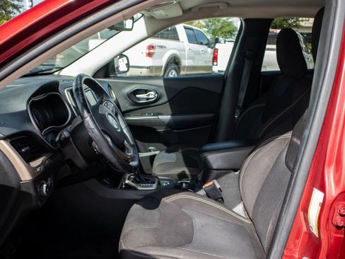 Used 2016 Jeep Cherokee Latitude FWD image 25