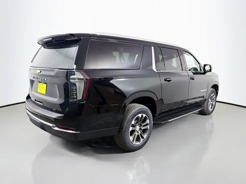 New 2026 Chevrolet Suburban LT image 5
