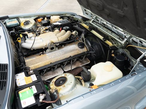 Used 1990 BMW 325i Convertible RWD image 24