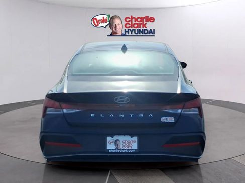 New 2026 Hyundai Elantra SE FWD image 4