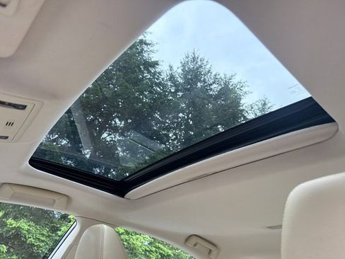 Used 2013 Lexus ES 300h w/ Luxury Pkg FWD image 22