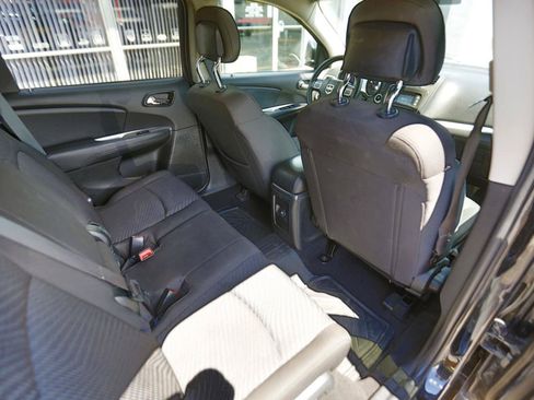 Used 2017 Dodge Journey SE w/ Flexible Seating Group FWD image 12