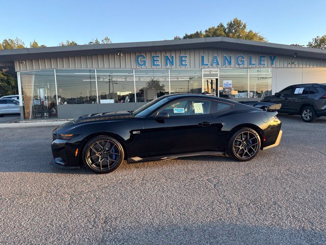 New 2026 Ford Mustang Dark Horse SC w/ Carbon Fiber Exterior Package RWD image 2