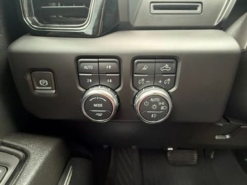 Used 2024 GMC Sierra 2500 AT4 w/ AT4 Preferred Package AWD/4WD image 16