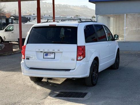 Used 2017 Dodge Grand Caravan GT image 4