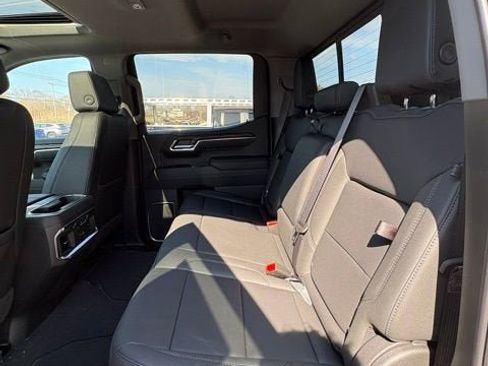New 2026 GMC Sierra 1500 SLT image 15