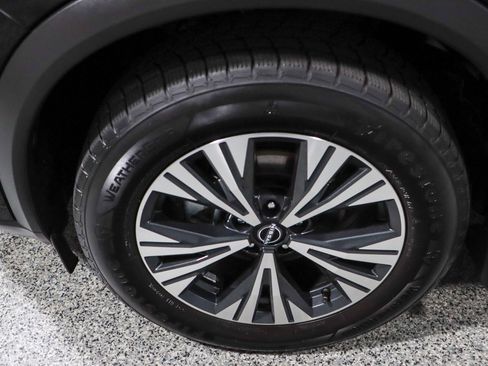 Used 2023 Nissan Rogue SV image 11