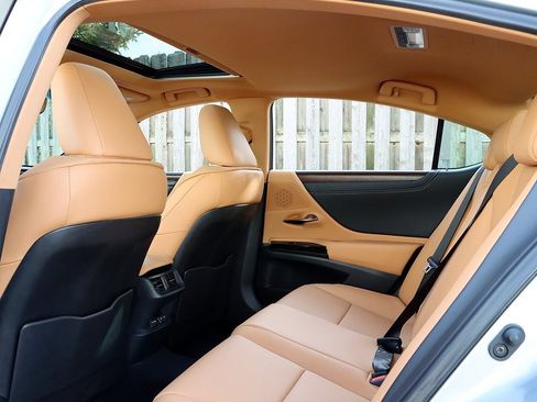 New 2025 Lexus ES 350 w/ Premium Package image 14