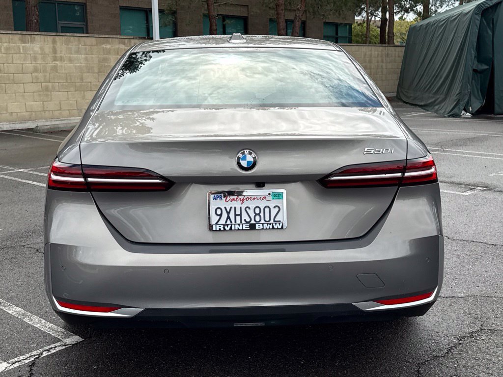 Used 2026 BMW 530i w/ Premium Package RWD image 10