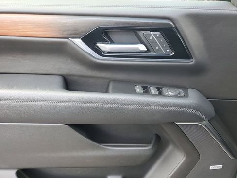 Used 2025 GMC Yukon XL Denali AWD/4WD image 16