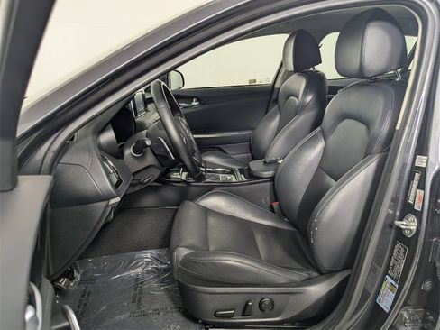 Used 2019 Kia Stinger Base image 12