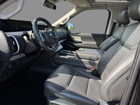 Used 2025 Ford Expedition Active AWD/4WD image 18