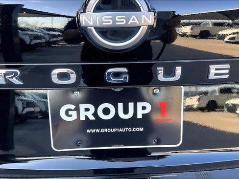 Certified 2022 Nissan Rogue SV image 10