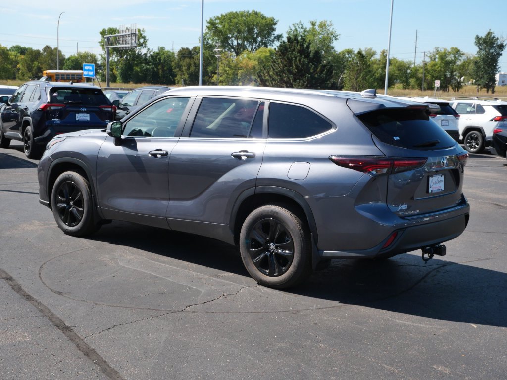 Used 2024 Toyota Highlander XLE AWD/4WD image 6