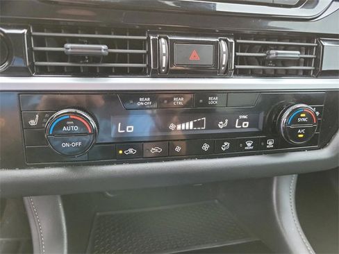 Used 2025 Nissan Pathfinder SV image 22