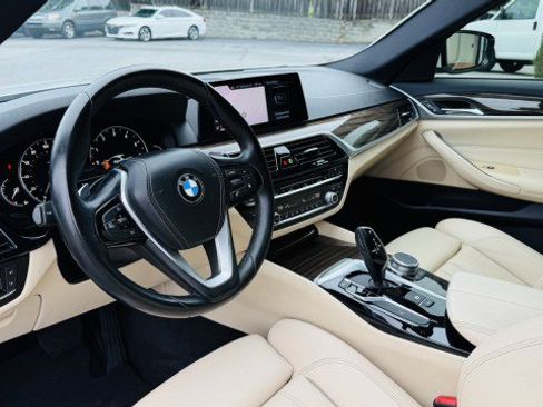 Used 2019 BMW 530i w/ Convenience Package RWD image 6