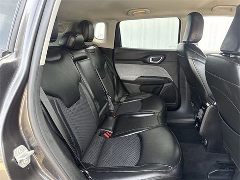 Used 2022 Jeep Compass Latitude image 30