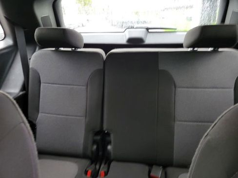 Used 2023 Chevrolet Traverse LT image 24