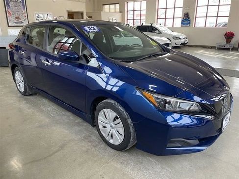 Used 2023 Nissan Leaf S image 8