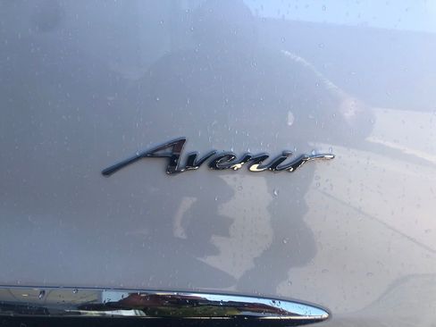 Used 2023 Buick Enclave Avenir w/ Avenir Technology Package AWD/4WD image 3