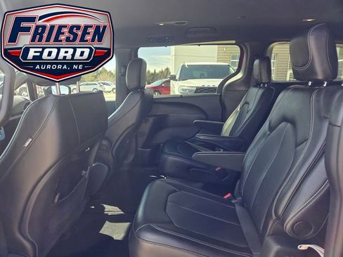 Used 2025 Chrysler Pacifica Select FWD image 24