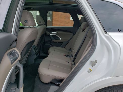 Used 2025 Audi Q5 Premium w/ Convenience Package AWD/4WD image 11