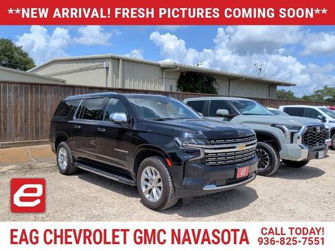 Used 2023 Chevrolet Suburban Premier AWD/4WD image 1