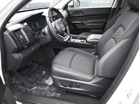 Used 2025 Nissan Pathfinder SV AWD/4WD image 19