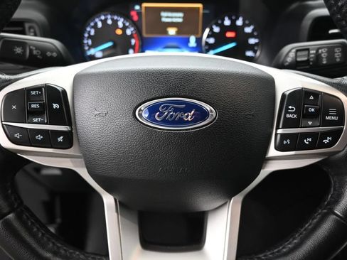 Certified 2021 Ford Explorer XLT RWD image 24