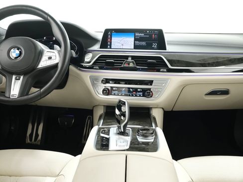 Used 2022 BMW 750i xDrive w/ Executive Package AWD/4WD image 9
