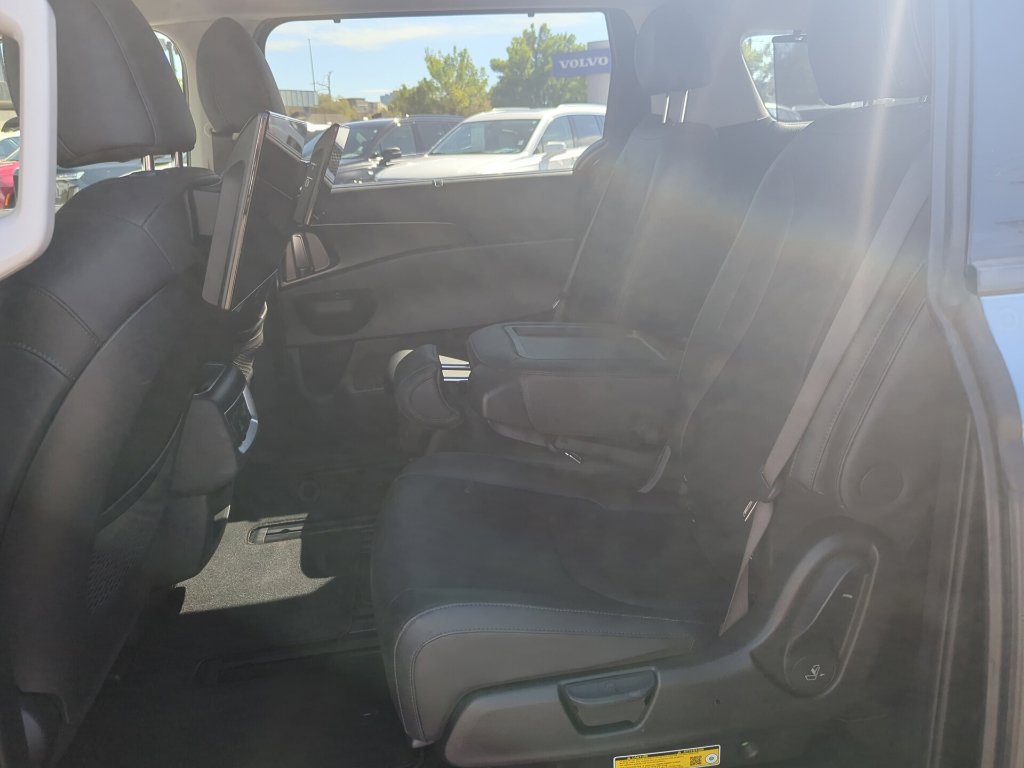 Used 2025 Kia Carnival SX FWD image 10