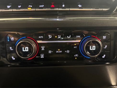 Used 2024 Chevrolet Silverado 3500 High Country w/ High Country Premium Package image 38