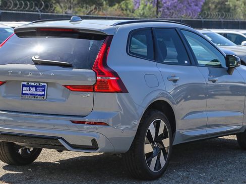 New 2025 Volvo XC60 T8 Plus w/ Climate Package image 5