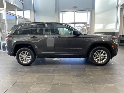 New 2025 Jeep Grand Cherokee Laredo X w/ Luxury Tech Group I RWD image 11