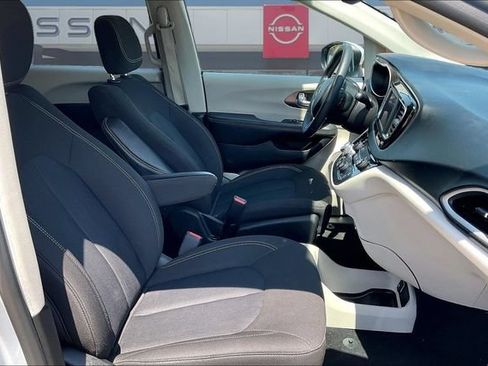 Used 2023 Chrysler Voyager LX FWD image 30