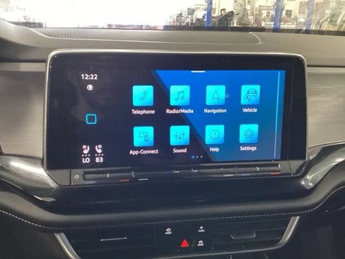 Certified 2024 Volkswagen Atlas Cross Sport SE AWD/4WD image 9