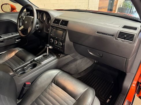 Used 2009 Dodge Challenger R/T w/ Electronics Convenience Group RWD image 28