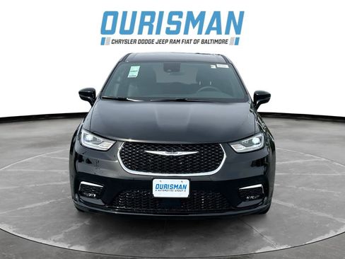 New 2026 Chrysler Pacifica Limited image 8