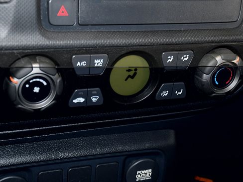 Used 2014 Honda Ridgeline Sport image 29