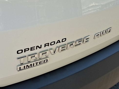 Used 2024 Chevrolet Traverse LT AWD/4WD image 30